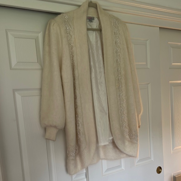 Clean of California Cream Angora Cardigan with Voluminous Sleeves - Picture 1 of 7